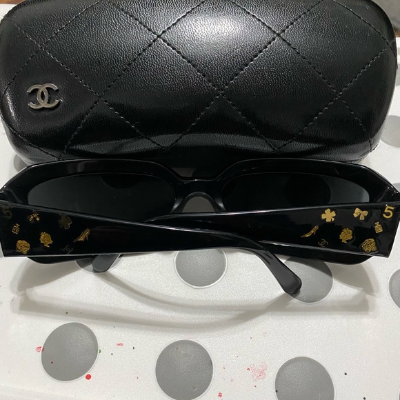 Chanel sunglasses - Picture 3 of 3